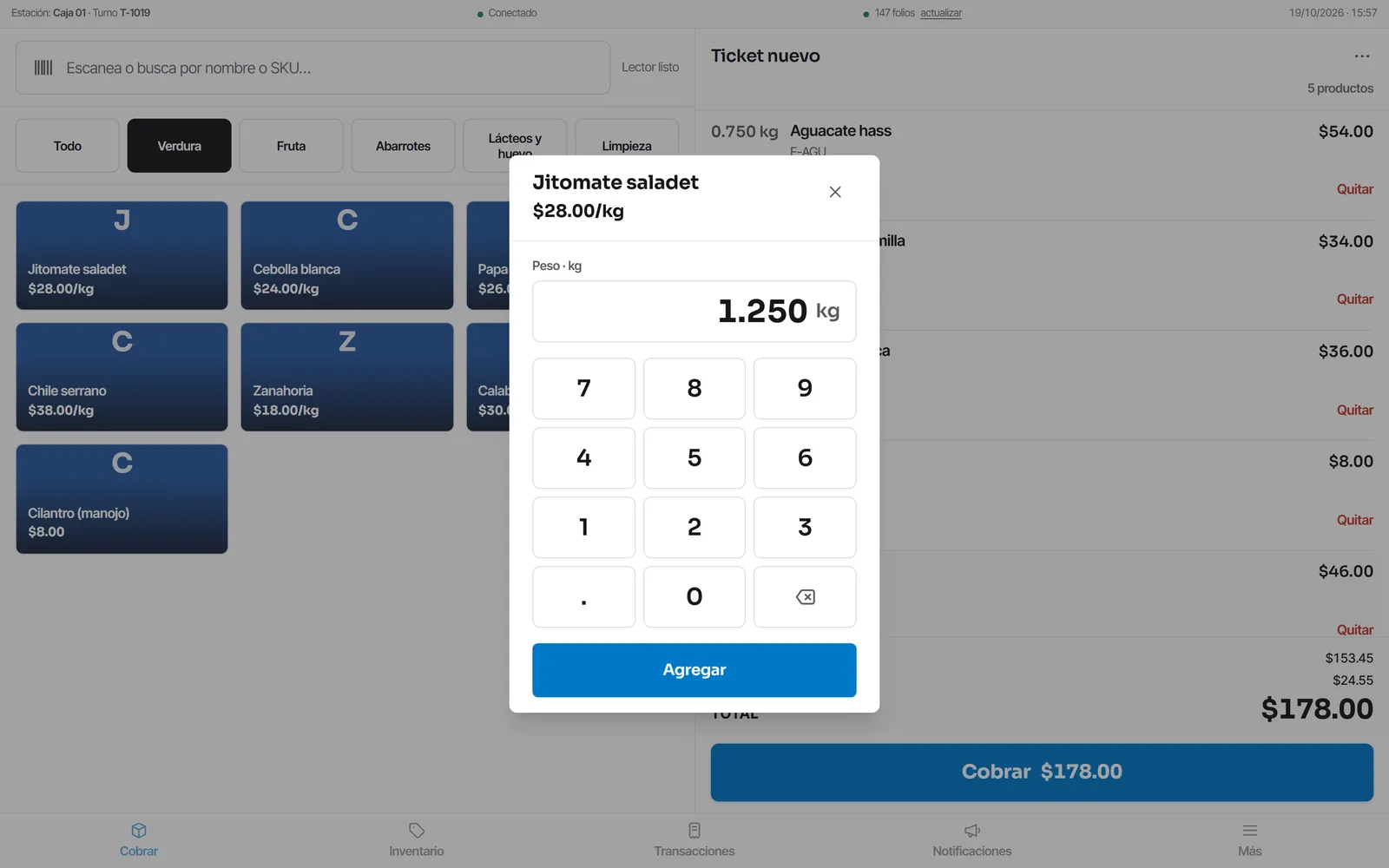 El teclado de peso con 1.250 kg de jitomate a $28.00 el kilo.