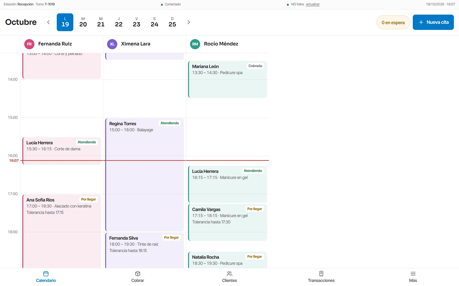 El calendario del salón con las citas del día de tres colaboradoras.